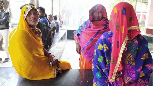 मृतक राहुल सोलंकी का परिवार