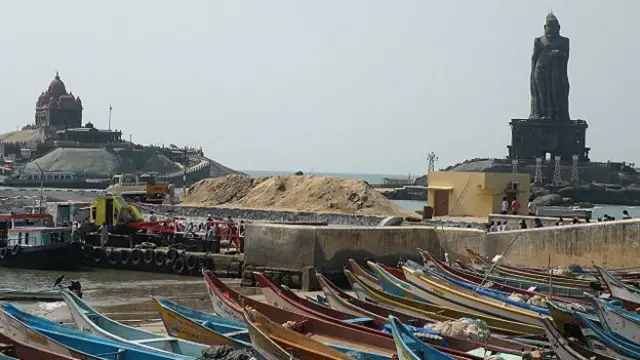 கன்னியாகுமரியில் உள்ள திருவள்ளுவர் சிலை