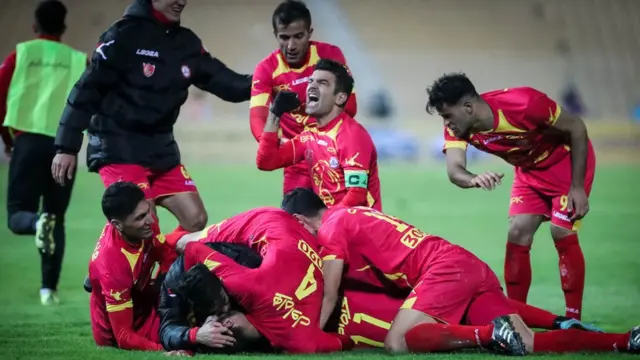 فوتبال ایران، استقلال، نفت