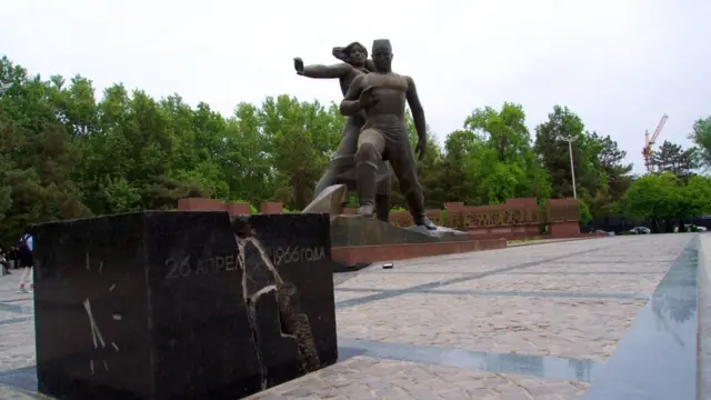 Жасорат монументи