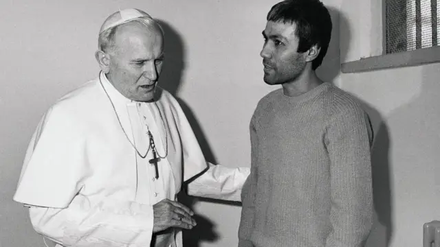 Папа Јован Павле Други са Агџом у затвору