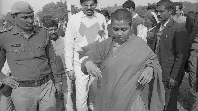 সন্ন্যাসিনী উমা ভারতী। অযোধ্যায় বাবরি মসজিদ ভেঙে ফেলার ঠিক চারদিন পর