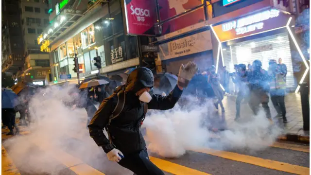 前线示威者人数似乎有所减退。