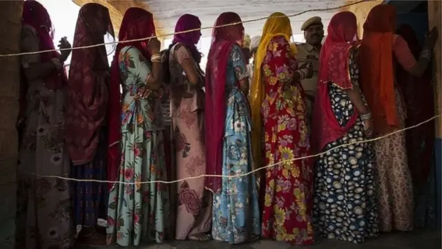 2014 වසර තුළ විසි දහසකට අධික ඉන්දියානු කාන්තාවන් සියදිවි හානිකර ගෙන ඇත.