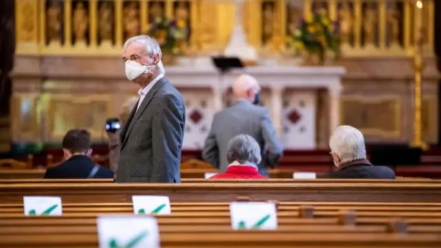 Во время воскресной службы в Берлине