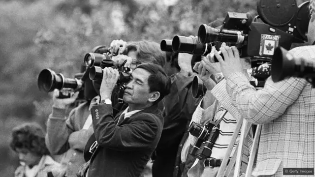 ኣብ 1976 ኣብ ዙርያ ክታበት ዝነበረ ኣቓልቦ ህዝቢ ኣብ ምቕራጽ ሚዲያ ዓብዪ ዝነበሮ ኮይኑ፡ ሕጂ'ውን ታሪኽ ዓርሱ ይደግም ኣሎ