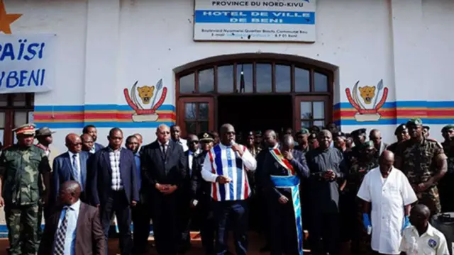 Mu kwezi kwa kane 2019 ari i Beni Perezida Tshisekedi (hagati) yizeje ko ibikorwa bya gisirikare bigiye kurandura imitwe y'inyeshyamba