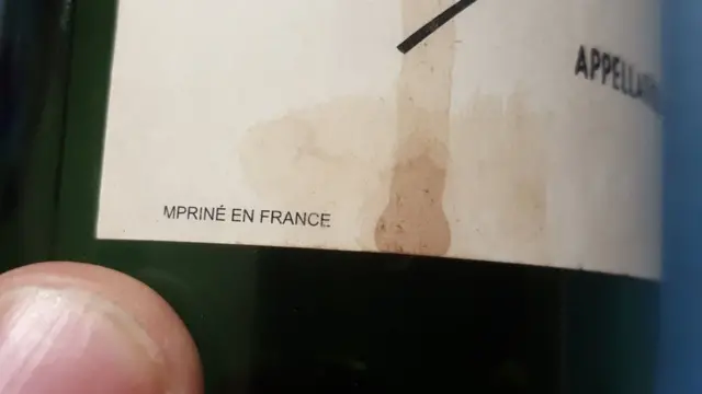 Эта этикетка фальшивая, ибо слово "imprime" пишется через "m", а не "n"