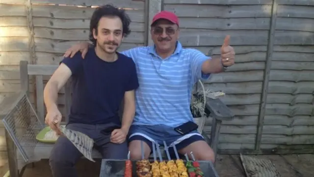 شری ایزدی گفته که همسرش هرگز سیاسی نبود