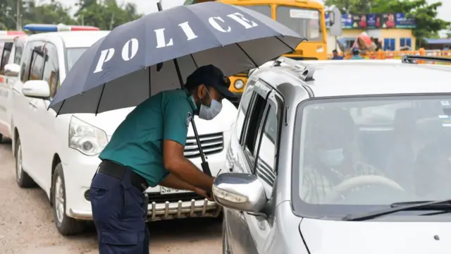 পুলিশ