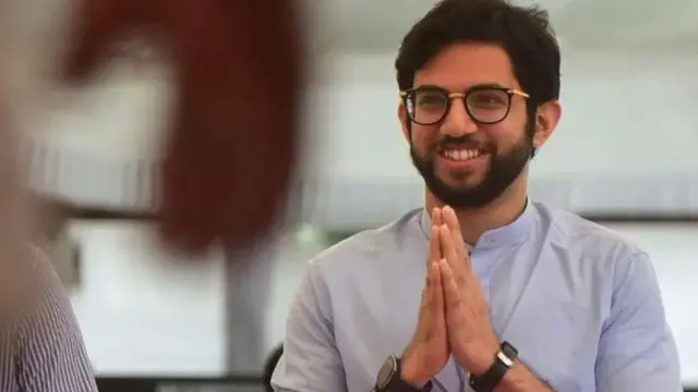 आदित्य ठाकरे, उद्धव ठाकरे, शिवसेना