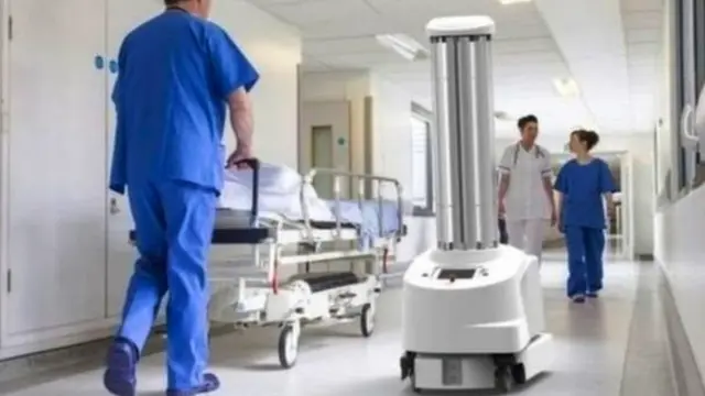 ਕੋਰੋਨਾਵਾਇਰਸ ਵੇਲੇ ਅਜਿਹੇ ਕਈ ਰੋਬੋਟ ਹਸਪਤਾਲ ਵਿੱਚ ਇਸਤੇਮਾਲ ਲਿਆਂਦੇ ਜਾ ਰਹੇ ਹਨ