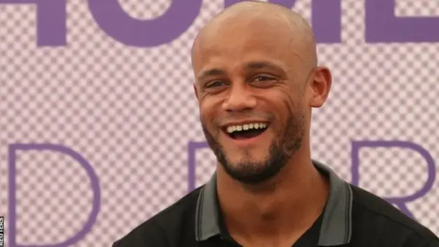 Vincent Kompany yavuye murwi wa Manchester City mu kwa gatanu uyu mwaka aca aja mu murwi Anderlecht nk'umukinyi akongera akaba n'umumenyereza