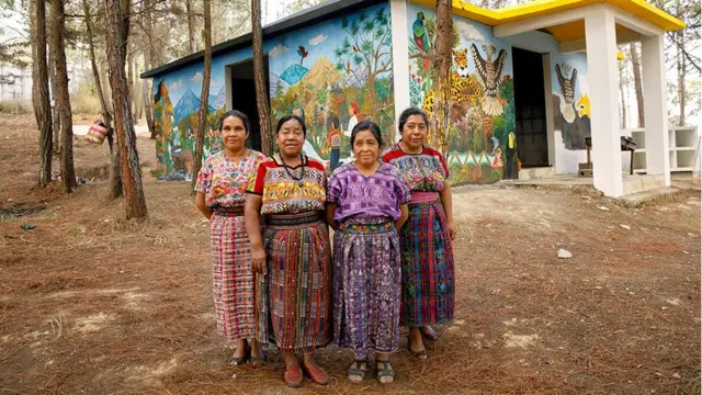 Rosalina Tuyuc, María Nicolasa Chex, Paula Nicho Cumez y María Elena Curruchiche