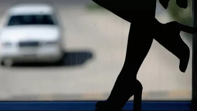 Мижоз кутаётган фоҳиша