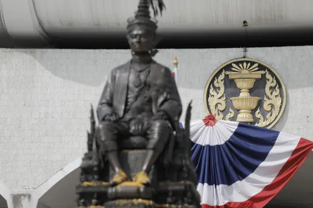 อนุสาวรีย์ ร. 7 รัฐสภา