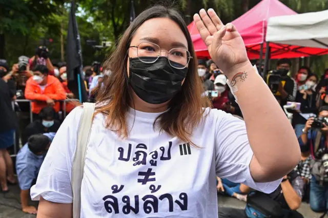 น.ส. ปนัสยา สิทธิจิรวัฒกุล แถลงคัดค้านคำวินิจฉัยของศาลรัฐธรรมนูญ เมื่อ 10 พ.ย.