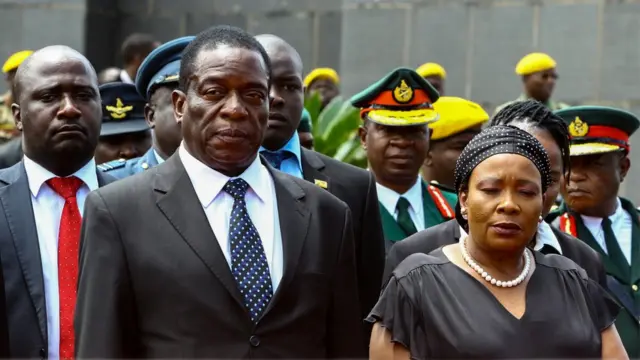 पत्नी के साथ इमरसन मनंगावा