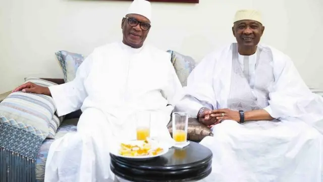 ATT a été accueilli par son ancien rival à son retour de Dakar après plusieurs années d'exil