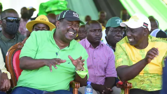 Kiongozi wa ANC Musalia Mudavadi kushoto na naibu wa Rais William Ruto