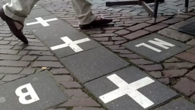 Впереди Голландия, позади Бельгия