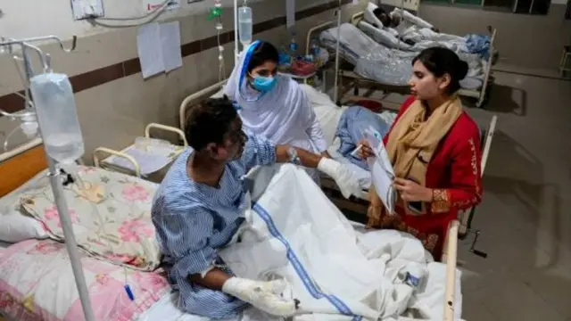 PAKISTAN TRAIN ACCIDENT FIRE, pakistan train accident