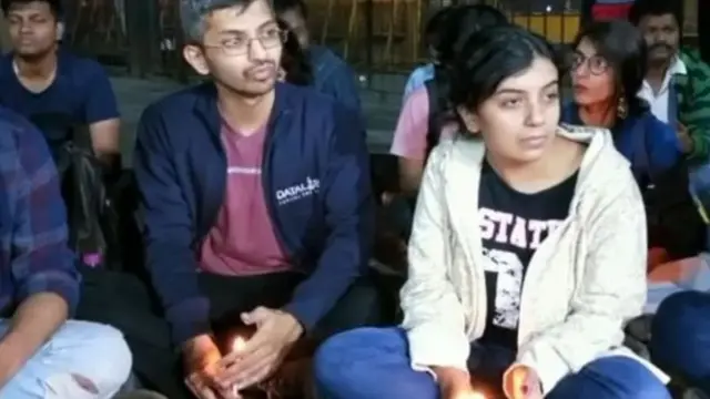 जेएनयू विरोधात निदर्शनं