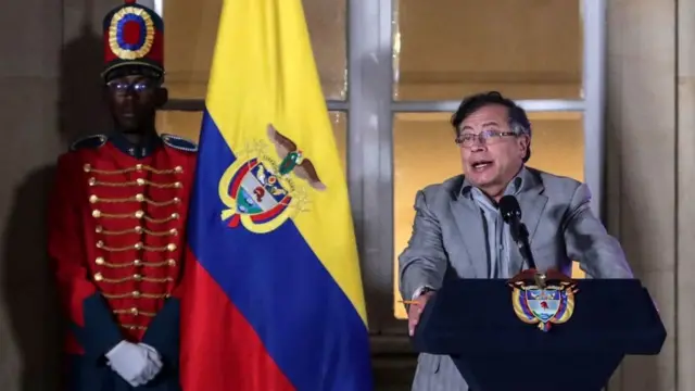 Густаво Петро