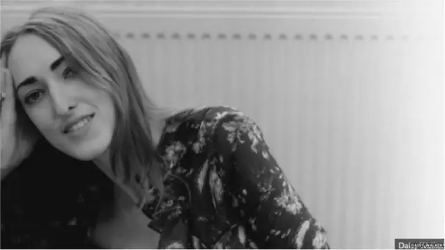 డైసీ వాకర్, న్యూడ్ సెల్ఫీలు