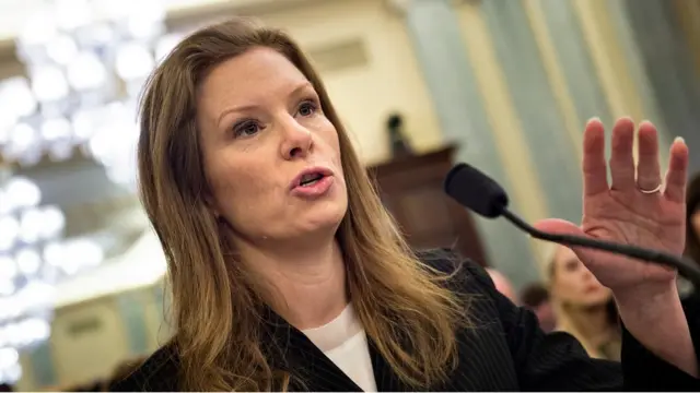 ফেসবুক প্রোডাক্ট পলিসির প্রধান মনিকা বিকার্ট