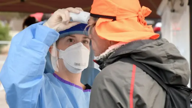 အိမ်ရာမဲ့တွေကို ကျန်းမာရေးစစ်ဆေးမှုတွေပြုလုပ်ထားပါတယ်။