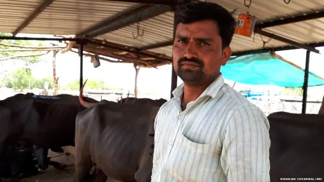 शरद जगताप यांचा दूग्ध व्यवसाय आहे.