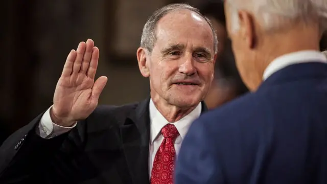 Seenatara Rippablikaanotaa James E. Risch