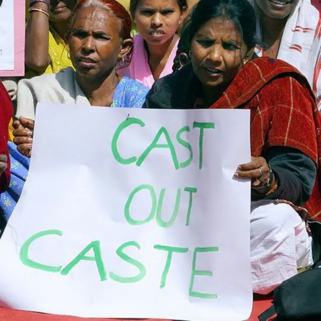 વિરોધ પ્રદર્શનમાં બેઠેલી મહિલાઓ