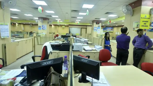 బ్యాంకు ఉద్యోగాలకు ఎప్పటికీ క్రేజ్ తగ్గదు