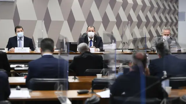Senadores ouvem Marcellus Campêlo durante CPI