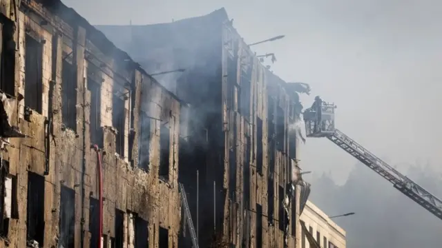 Un edificio dañado por un bombardeo en Kyiv
