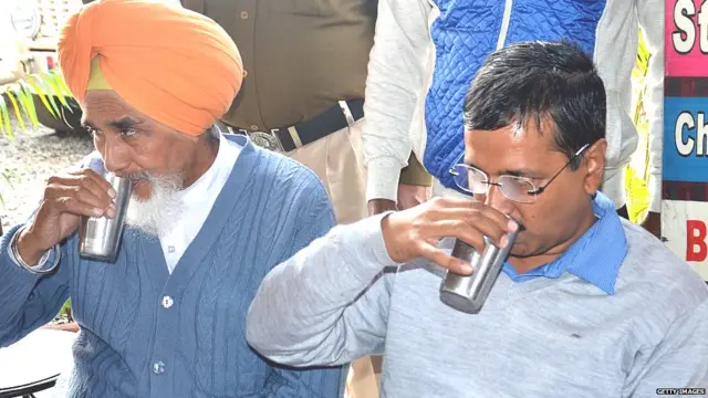 ਆਪ ਨੂੰ ਪੰਜਾਬ ਵਿੱਚ ਖੜ੍ਹਾ ਕਰਨ ਵਾਲੇ ਸੁੱਚਾ ਸਿੰਘ ਛੋਟੇਪੁਰ ਨੂੰ ਵੀ ਚੋਣਾਂ ਤੋਂ ਕੁਝ ਵਕਤ ਪਹਿਲਾਂ ਹੀ ਪਾਰਟੀ ਪ੍ਰਧਾਨ ਦੇ ਅਹੁਦੇ ਤੋਂ ਹਟਾਇਆ ਗਿਆ ਸੀ