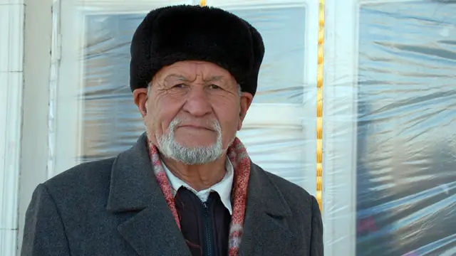 عبدالوارث عارفف، یک ساکن روستای "یختن"