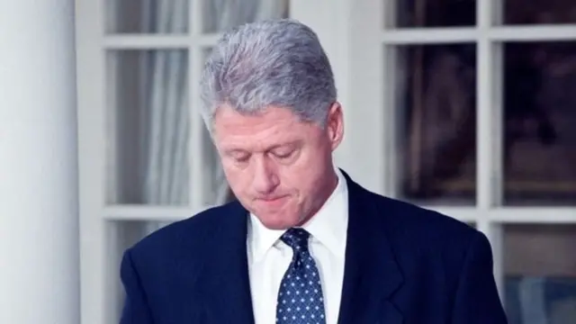 যৌন কেলেঙ্কারির অভিযোগে অভিশংসিত হন প্রেসিডেন্ট বিল ক্লিনটন।