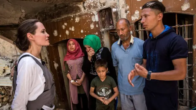 د انجلینا جولي په وینا، دلته خلک پاکې اوبه او د بچیانو لپاره درمل نه لري