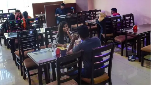 ঢাকার রেস্তোরাঁসহ বেশ কিছু খাত থেকে প্রত্যাশা মতো ভ্যাট আসছে না, বলছে এনবিআর