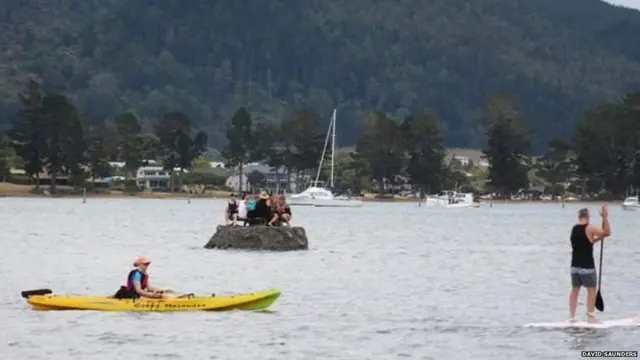 દારૂ પીનારા લોકો