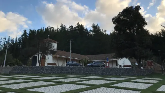 Iglesia de Ciruelos desde el parque