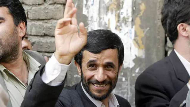 صورة من الأرشيف للرئيس محمود أحمدي نجاد