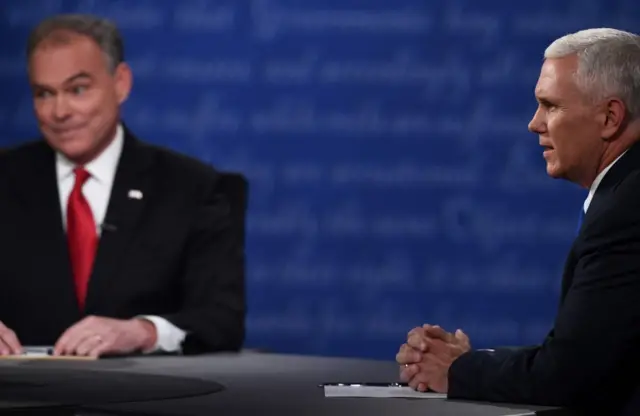 Los aspirantes a vicepresidente iniciaron debatiendo sobre todo de sus líderes.