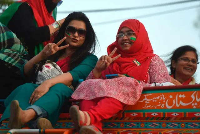 مسرت زېب د پاکستان په ولسي جرگه کې د پاکستان د تحريک انصاف گوند استازې هم وه.