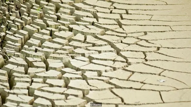 (캡션) 일부 과학자들은 태양 지구공학이 가뭄이나 홍수를 유발할 수 있다고 우려한다