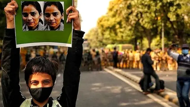 मीना हैरिस