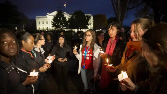 Seguidoras de Clinton frente a la Casa Blanca